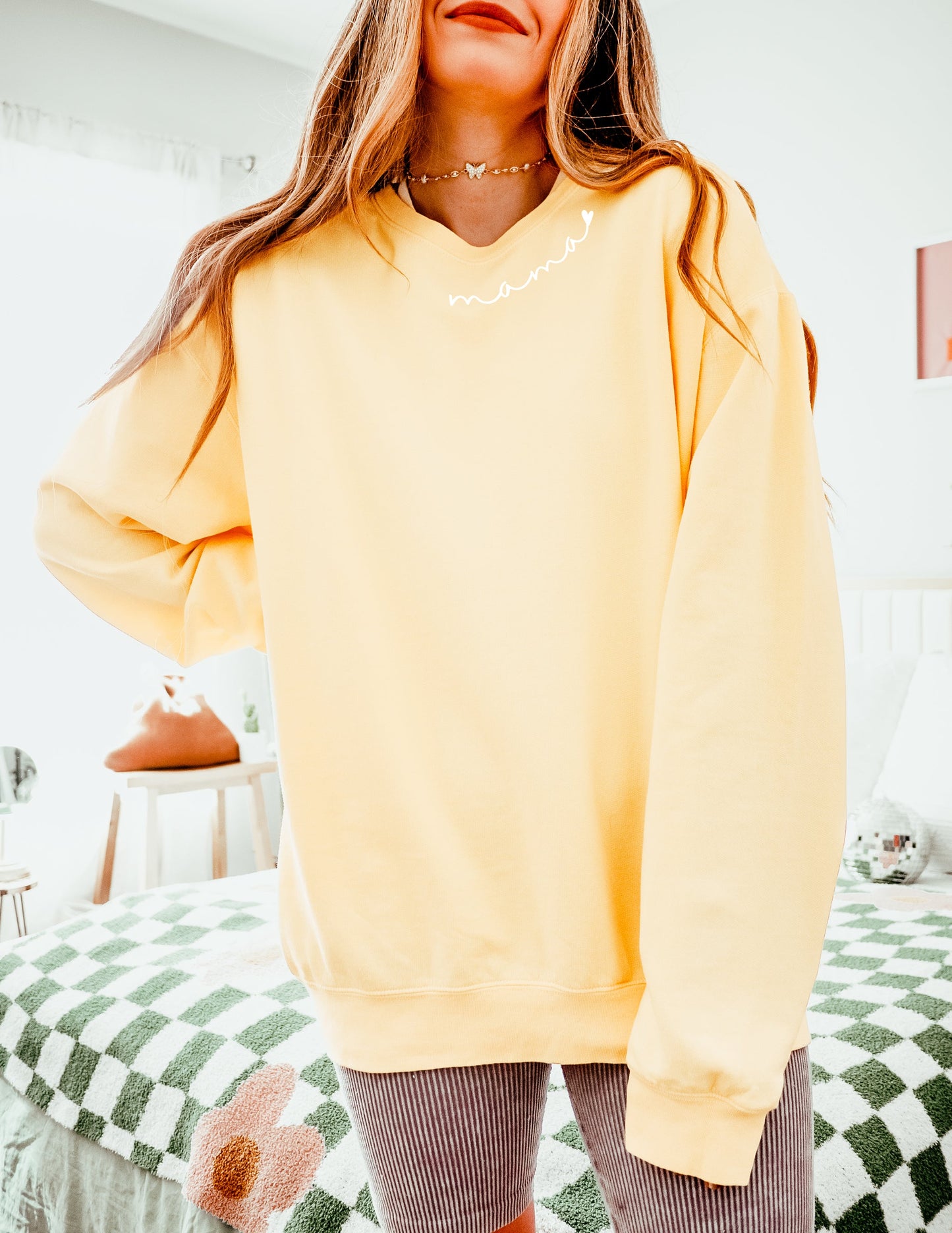Mama heart Garment Dyed Comfort Colors Sweatshirt (Neck around)